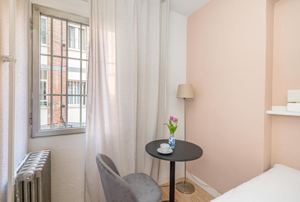 Madrid Rio Rooms Экстерьер фото