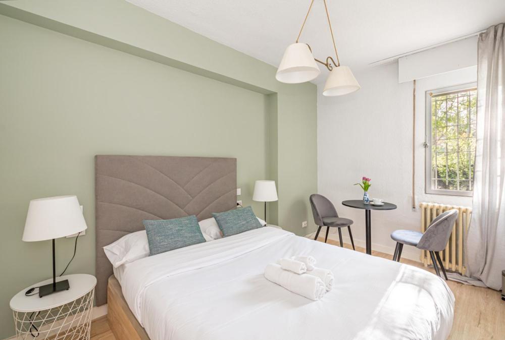 Madrid Rio Rooms Экстерьер фото